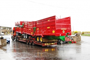 Marshall MAN Lorry with QM/16 Agricultural Trailer Overhang